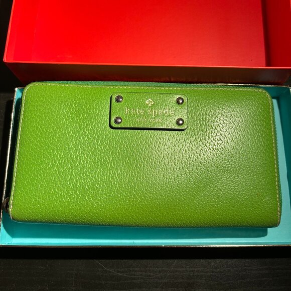 Kate Spade New York Lacey Zip-Around Wallet in Green. New with Box without tags. - Picture 1 of 7